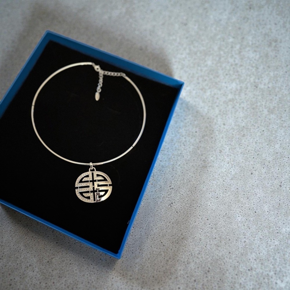 Roberto by RFM Silver Choker Necklace w/ Crystal Geometric Pendant – NWT – Boxed - Picture 8 of 10